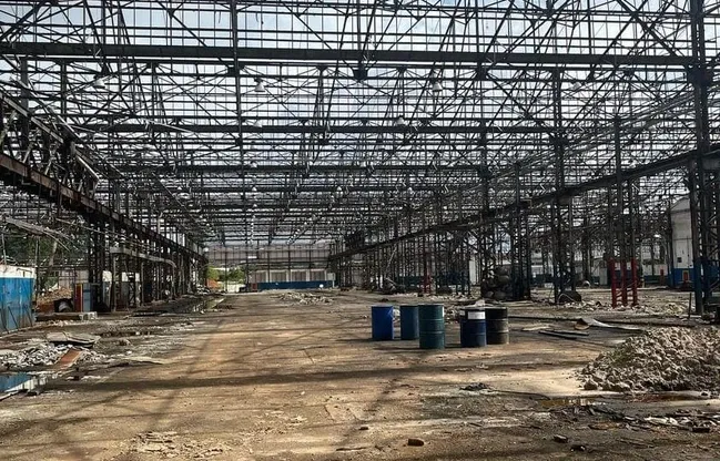 Demolidora de estruturas