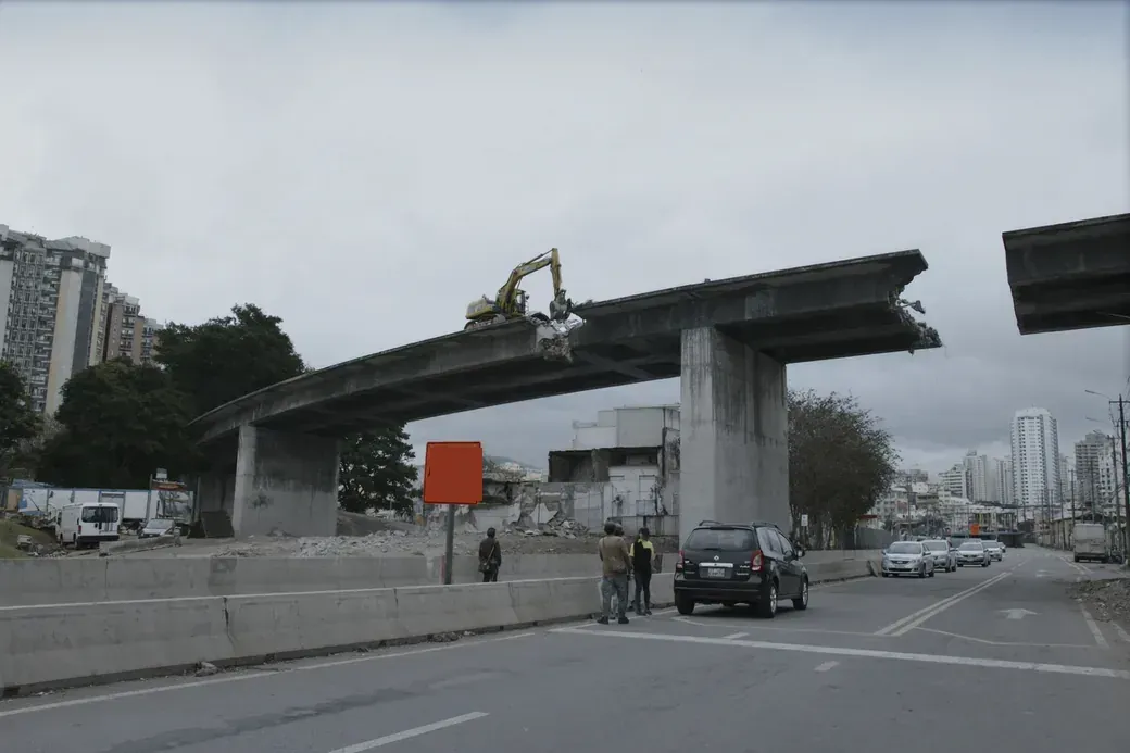 Demolição de viadutos