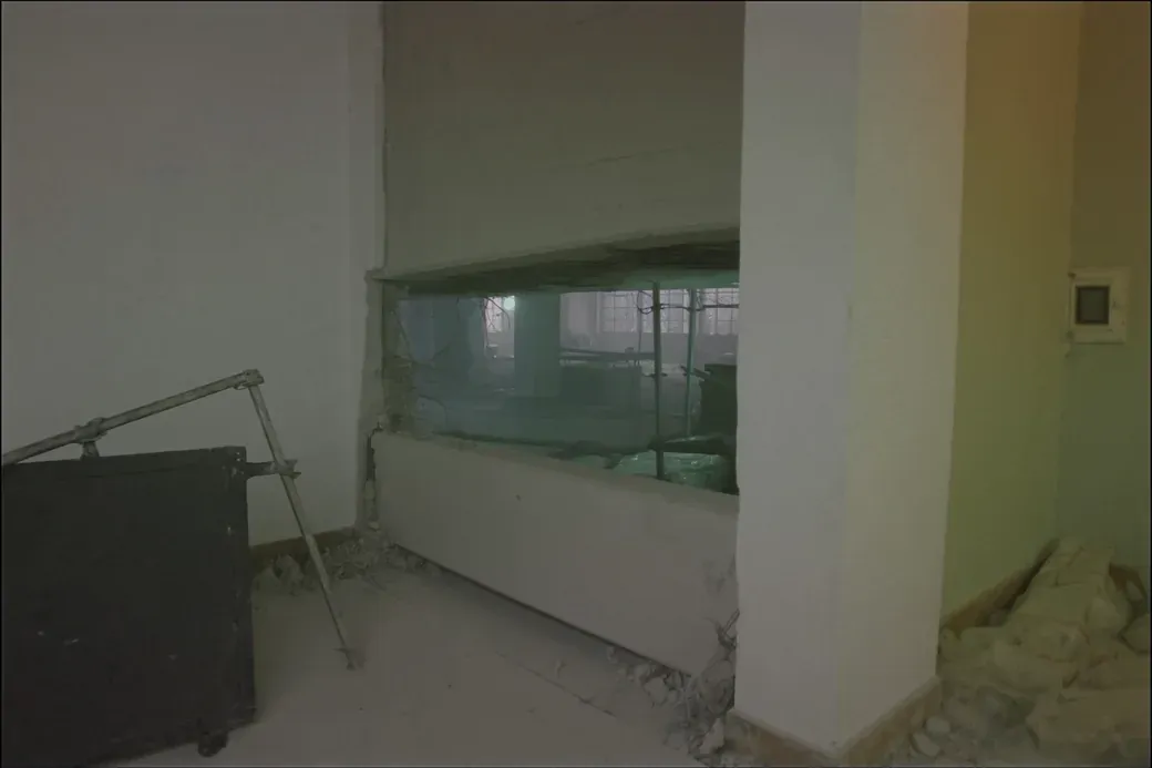 Demolição de pilares e vigas de concreto