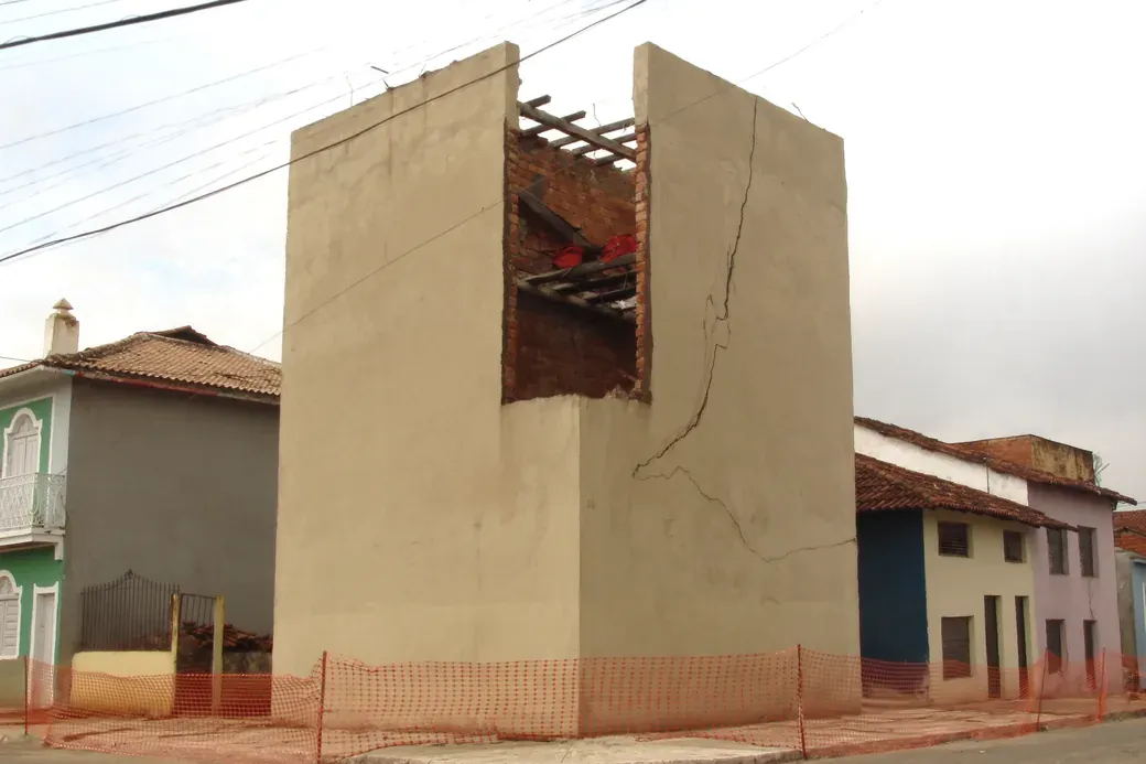 Demolição de estruturas condenadas