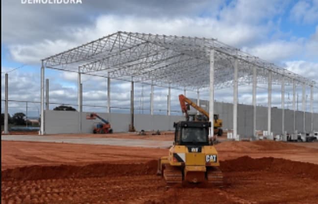 Terraplanagem em área industrial