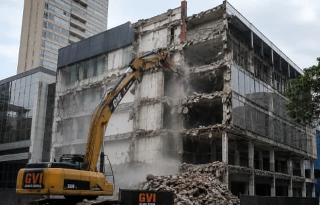 Demolidora de edifícios comerciais